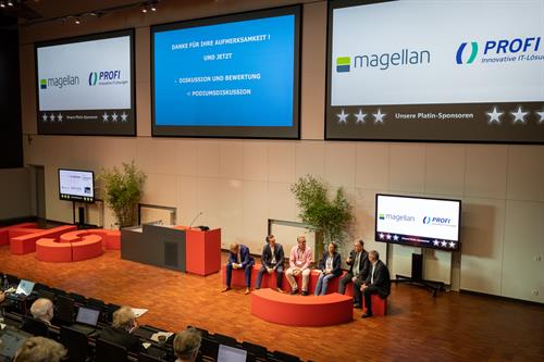 Auch der Leiter der HSD-Campus-IT, Henning Mohren (2. v. re.), beteiligte sich am Vortragsprogramm und an den Podiumsdiskussionen.